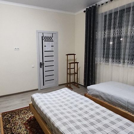 Tuenduek Guest House, Каракол Стая снимка