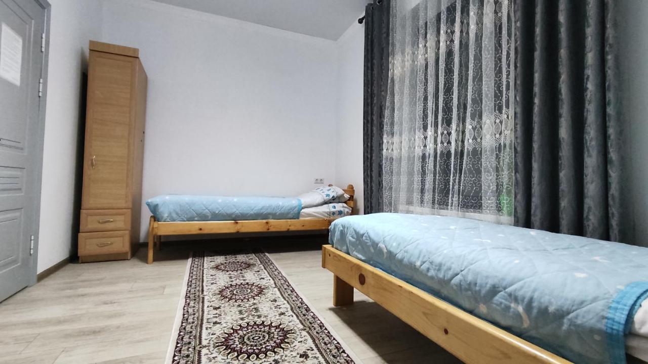 Tuenduek Guest House, Каракол Екстериор снимка