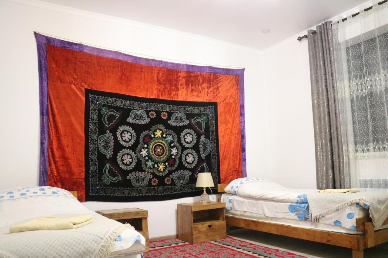Tuenduek Guest House, Каракол Екстериор снимка