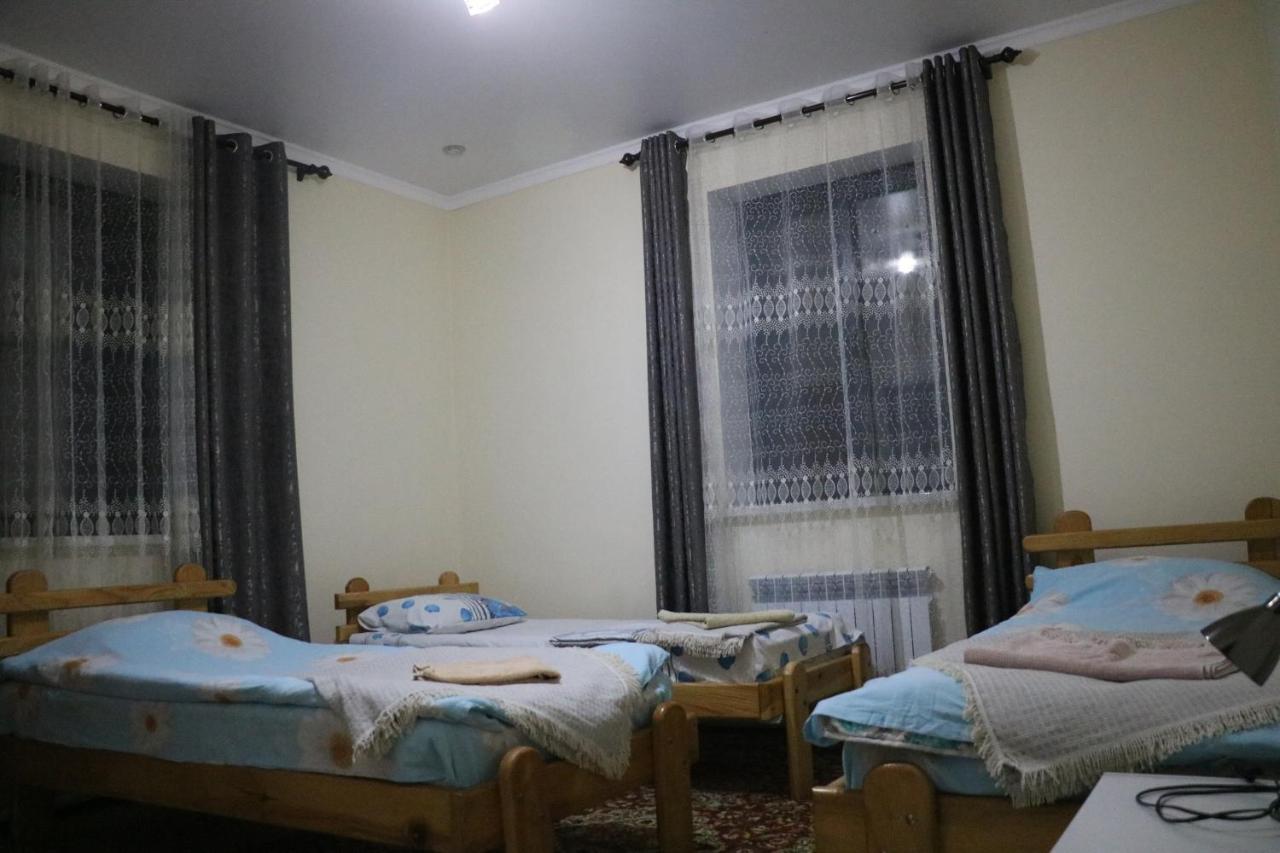 Tuenduek Guest House, Каракол Екстериор снимка